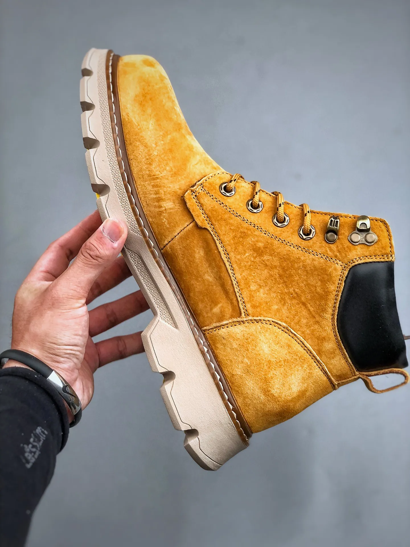 Local self-pickup💰560 supports store release New goods🚀UGG new autumn and winter men's mid-cut casual Martin boots series #Guangdong Dachang quality 25ss autumn and winter new style Fashion trend matching The fabric is imported from Italy frosted cowhide. The whole shoe is made of genuine cowhide material. The outsole and hardware are all made from OEM raw materials. Good products do not kill pigs. The quality of the first order is strictly controlled. The full set of official website unified packaging. Special products for outdoor use to prevent cold this winter. Daily casual matching A must-have for stylish men‼ American affordable luxury brand [UGG] Tasman Weather Hybrid Tasman hybrid series mid-top lightweight casual Martin boots" Size: 39-44 (one size larger than sports shoes)
